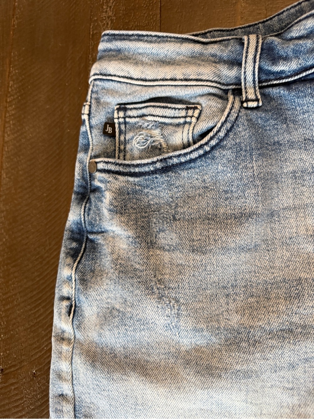 Judy Blue Light Wash Distresses Denim Shorts 1XL - Picture 5 of 10